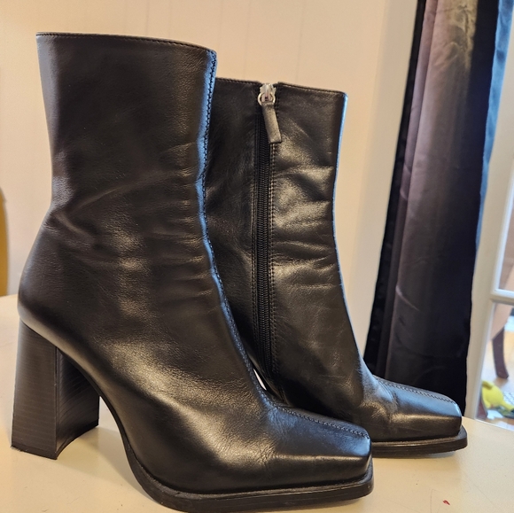 Ankle boots - Picture 2 of 3